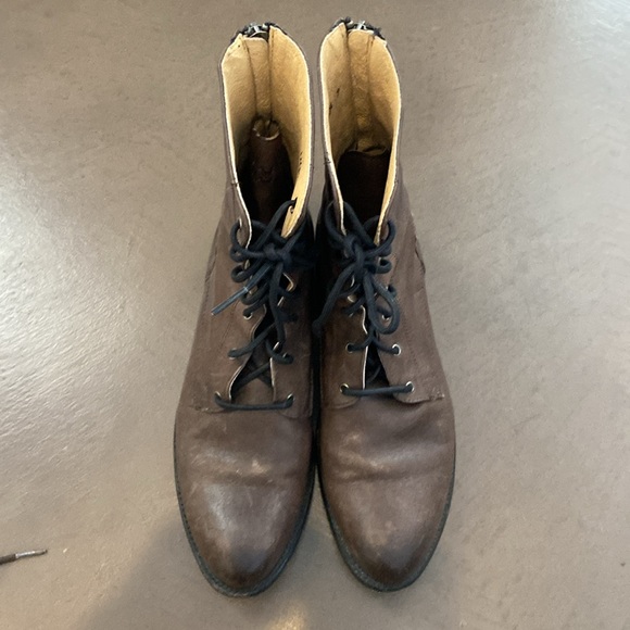 FRYE lace up boot with easy on and off zippers in the back. Hardly worn. - Picture 6 of 9